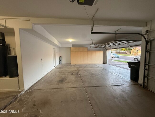 Building Photo - 3213 E Desert Flower Ln