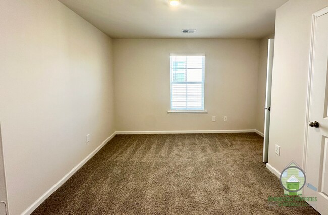 Building Photo - 26 English Ct