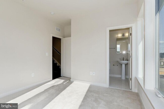 Building Photo - 8051 Tribeca St