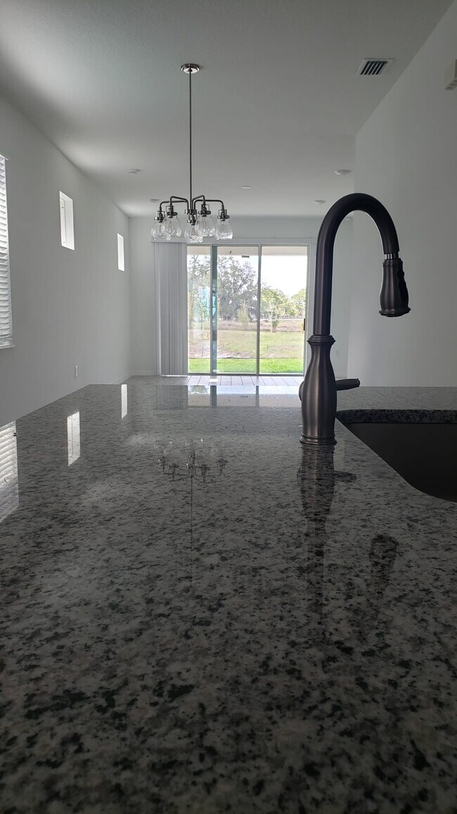Building Photo - 6709 Great Bear Dr