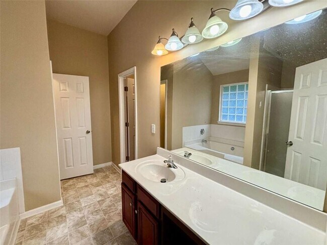 Building Photo - 345 Blackwood Ln