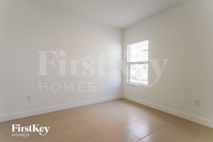 Building Photo - 1435 Punta Gorda Dr