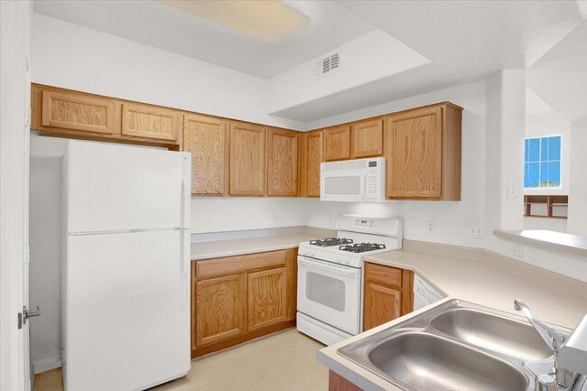 Building Photo - 5855 Valley Dr