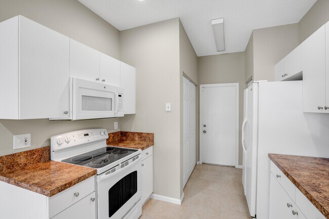 Building Photo - 7787 Springfield Lake Dr