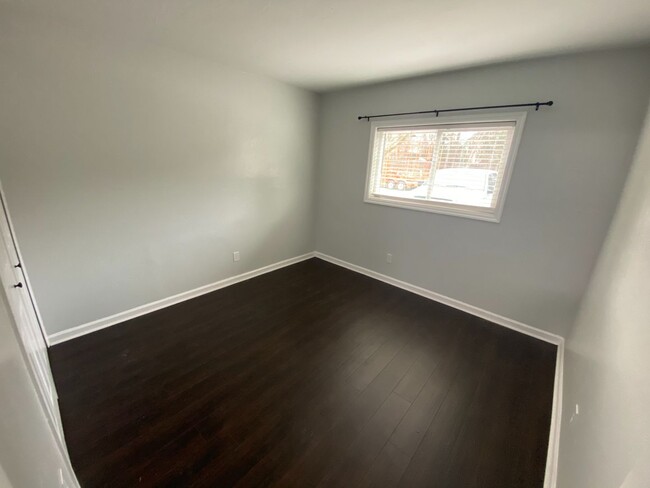 Building Photo - Available in Mid-March- Remodeled 2 Bedroo...