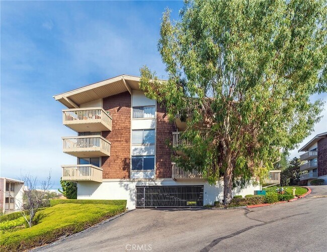 Building Photo - 6542 Ocean Crest Dr