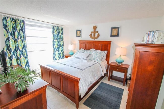 Building Photo - 401 SE 3rd St