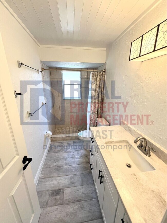 Building Photo - 4142 Iola Dr