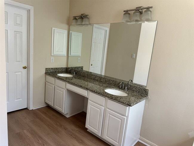Building Photo - 1138 Evandale Ln