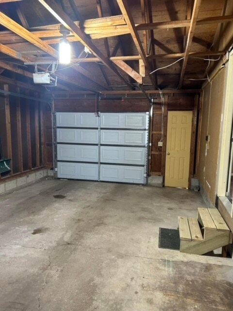 Building Photo - 233 N Fanelle Ave