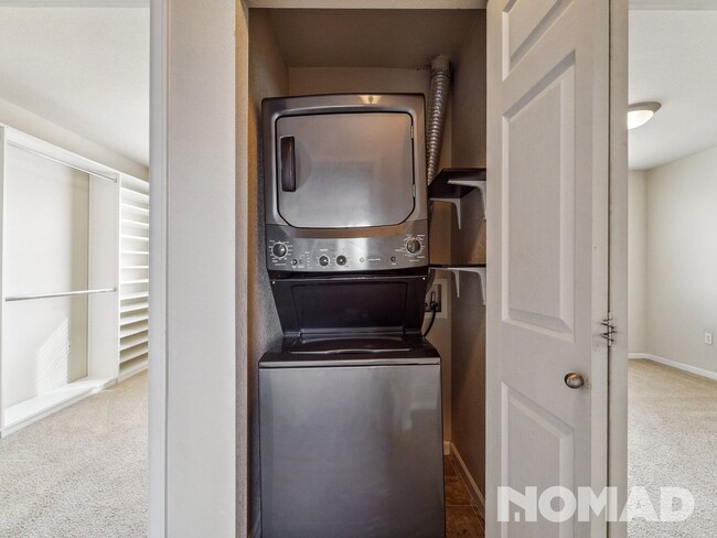 Building Photo - 3 Bedroom Condo in Denver