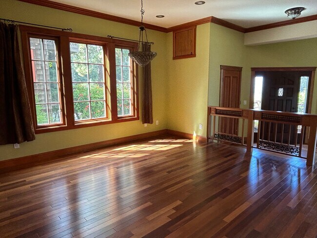 Building Photo - 1285 Campus Dr