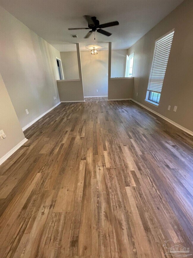 Building Photo - 4615 Gladstone Dr