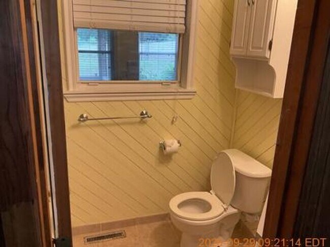 Building Photo - Spacious Home in Leesville