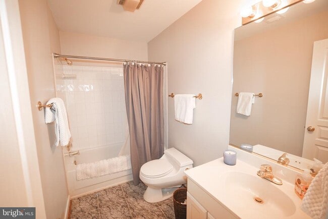 Building Photo - 6025 Orris St