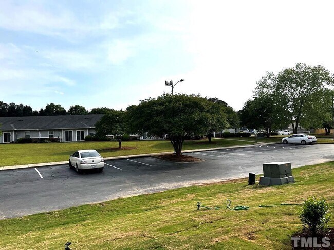 Building Photo - 3 Bedroom Townhome for Sale