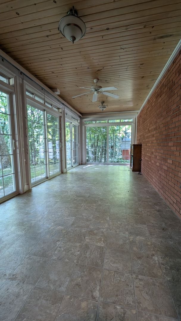 Building Photo - 7907 W R Ave