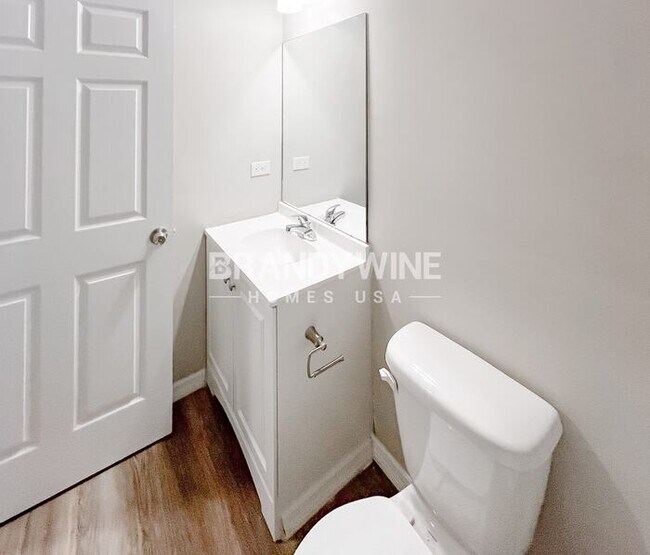 Building Photo - 5301 Oaktrail Ln