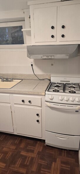 Kitchen - 68 Hendrickson Ave