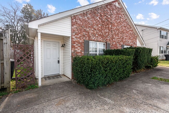 Building Photo - 1576 Chariot Dr