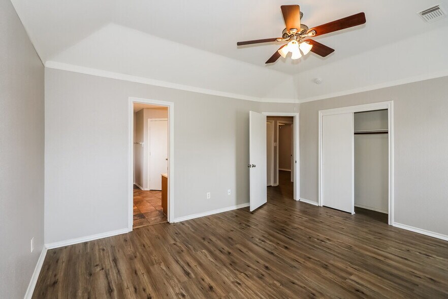 Building Photo - 20006 Brandon Oaks Way