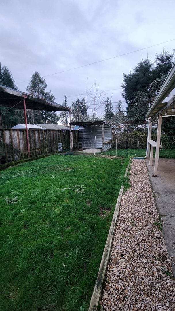 Building Photo - Remodeled 3 bedroom Ranch Style Milwaukie Home With SS Appliances, Fenced Backyard, Garage, & Ext...