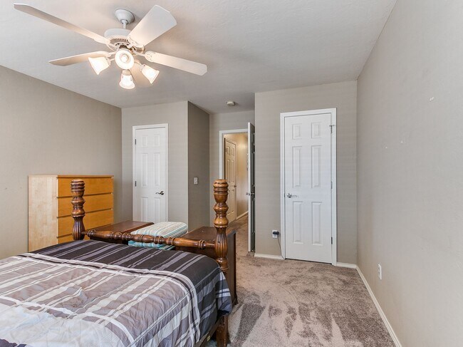 Building Photo - Large 4-Bedroom Home in Edmond Schools