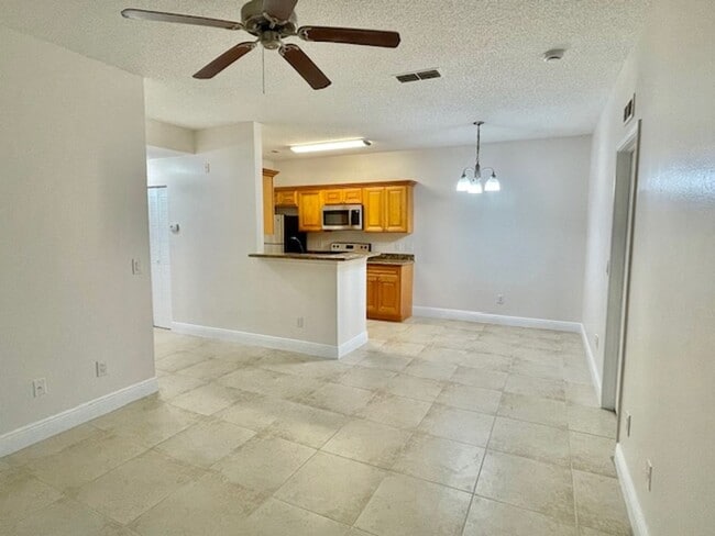 Building Photo - Lake Mary - 2 Bedroom, 2 Bathroom - $1,595.00