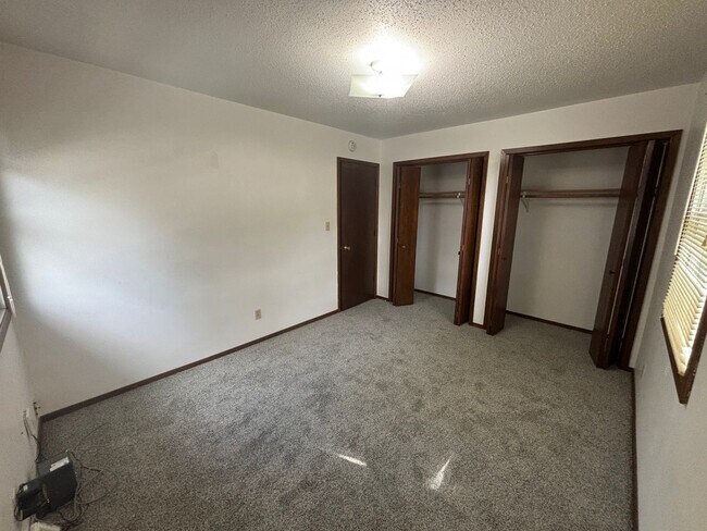 Building Photo - Fandre Dr 2823-2825