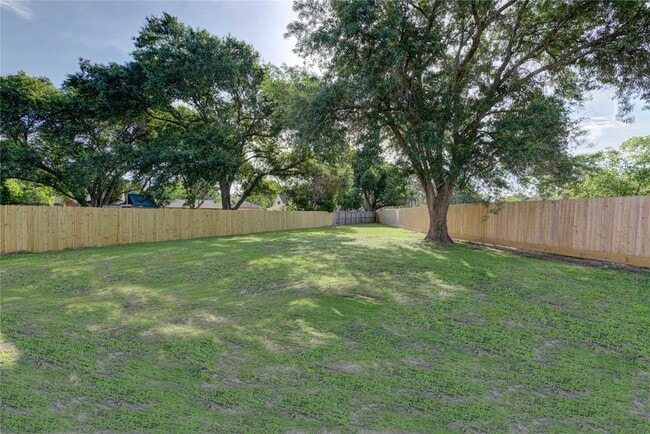 Building Photo - 3223 Cherry Hills Dr
