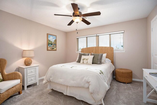 Building Photo - 2330 Lakewood Yacht Club Dr