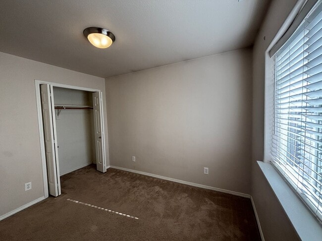 Building Photo - 3 Bedroom 2.5 Bath Two Story Duplex
