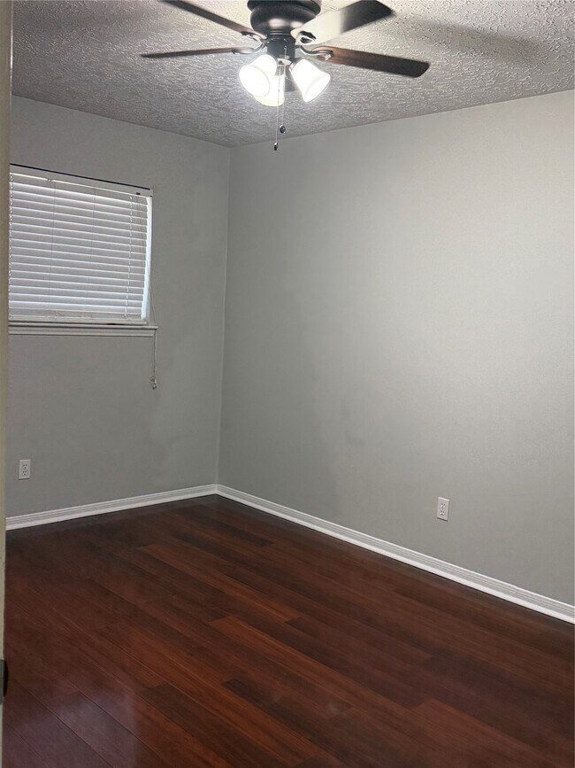 Building Photo - 11107 Sageking Dr