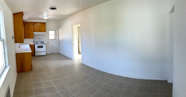 Building Photo - 578 Fern Ave