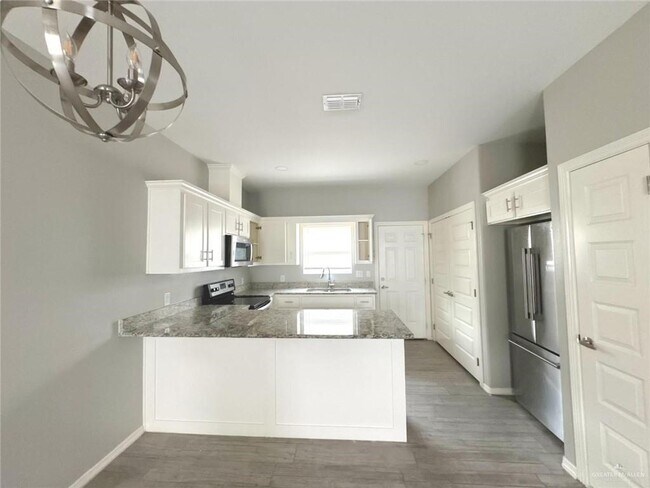 Building Photo - 13 Red Bud Dr