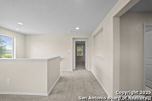 Building Photo - 220 Hinge Creek