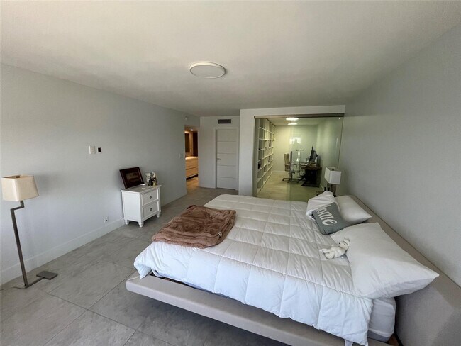 Building Photo - 3500 Galt Ocean Dr