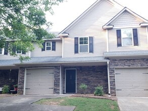 Building Photo - 2BR Townhouse in Canton