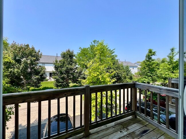 Building Photo - 1464 Lake Ridge Ct