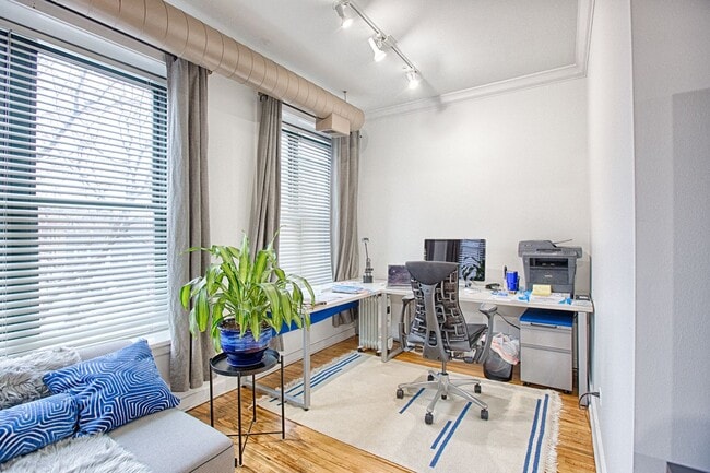 Building Photo - Video Tour- HUGE 1 Bedroom- 2 1/2 Bath Apartment. High-end loft style. Cook's Kitchen- Common Roo...