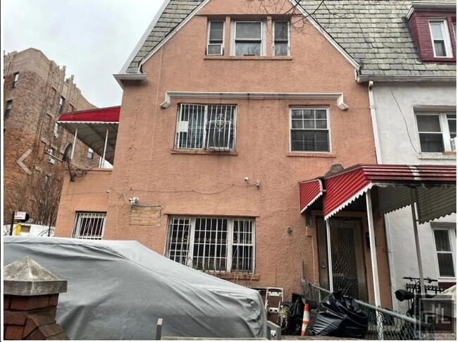 Building Photo - XXL ROOM FOR RENT  NEWKIRK AVENUE PRIME DI...