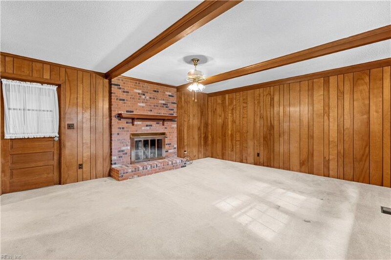 Building Photo - 2313 Lloyd Dr