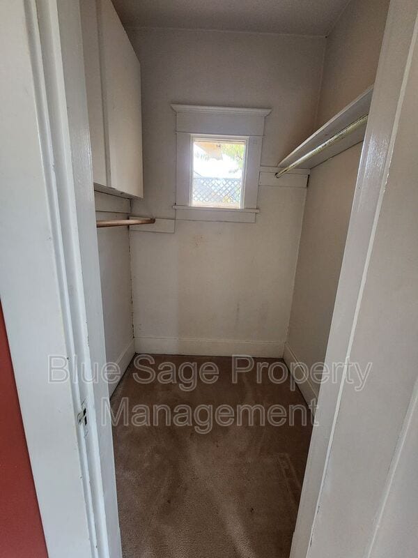 Building Photo - 137 W 13th St