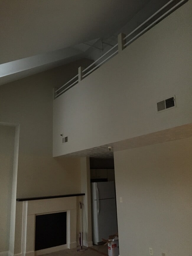 Building Photo - 1731 E Main St