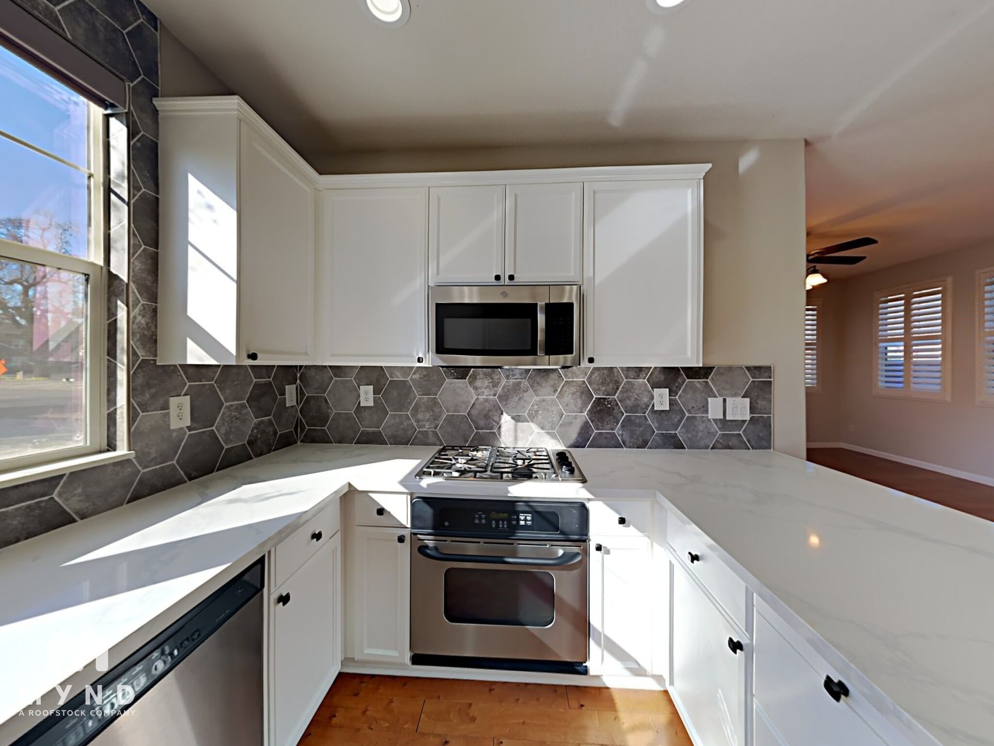 Building Photo - 398 Metro Ln