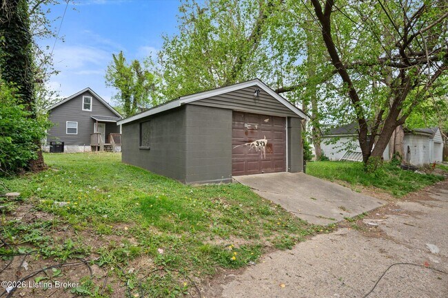 Building Photo - 343 S 42nd St