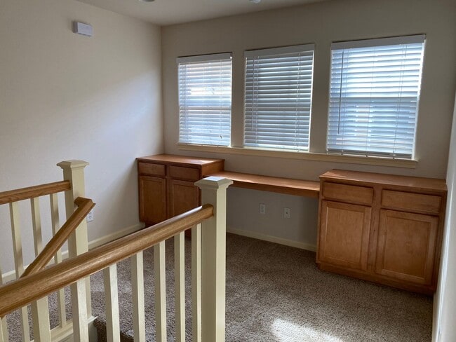 Building Photo - Townhouse in the Villages at Shasta View G...