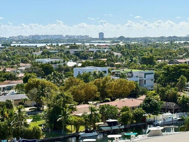 Building Photo - 13499 Biscayne Blvd