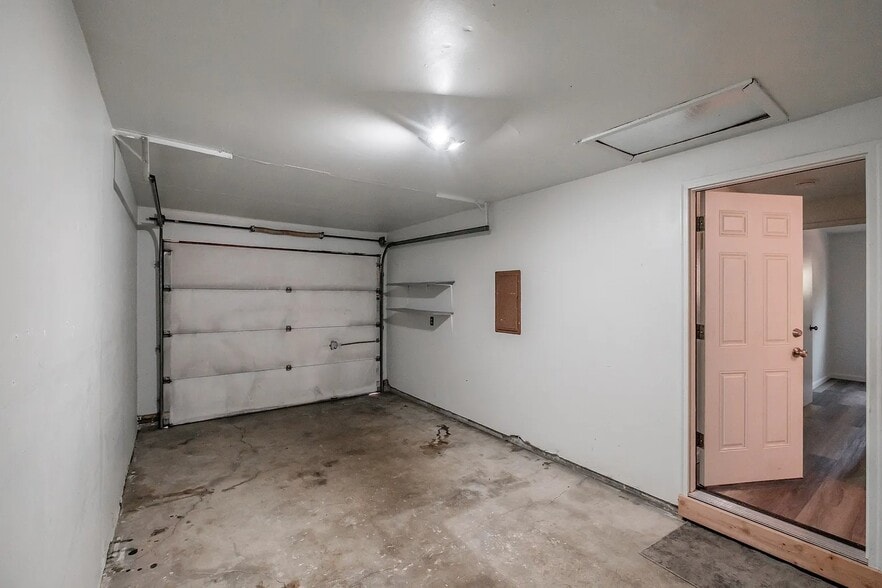 Building Photo - 3609 White Oak Ct NE