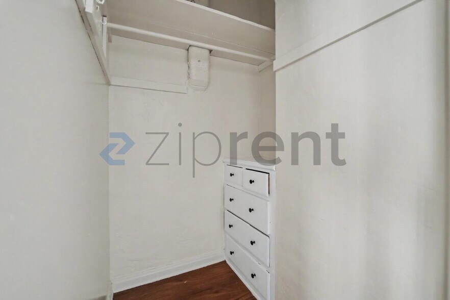 Building Photo - Unit 1